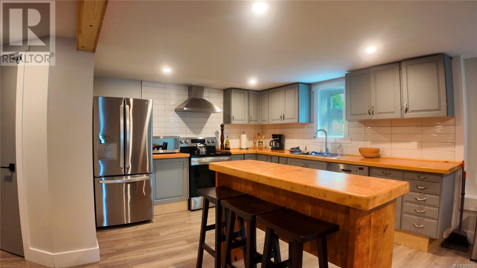 699 Galerno Rd, Campbell River