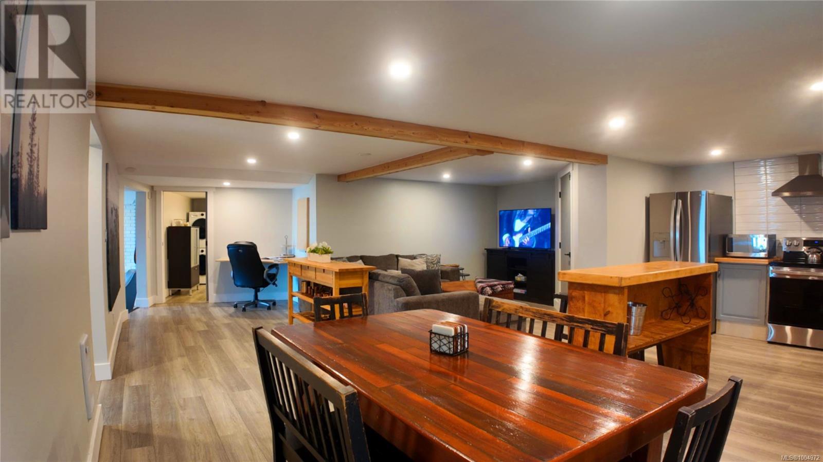 699 Galerno Rd, Campbell River