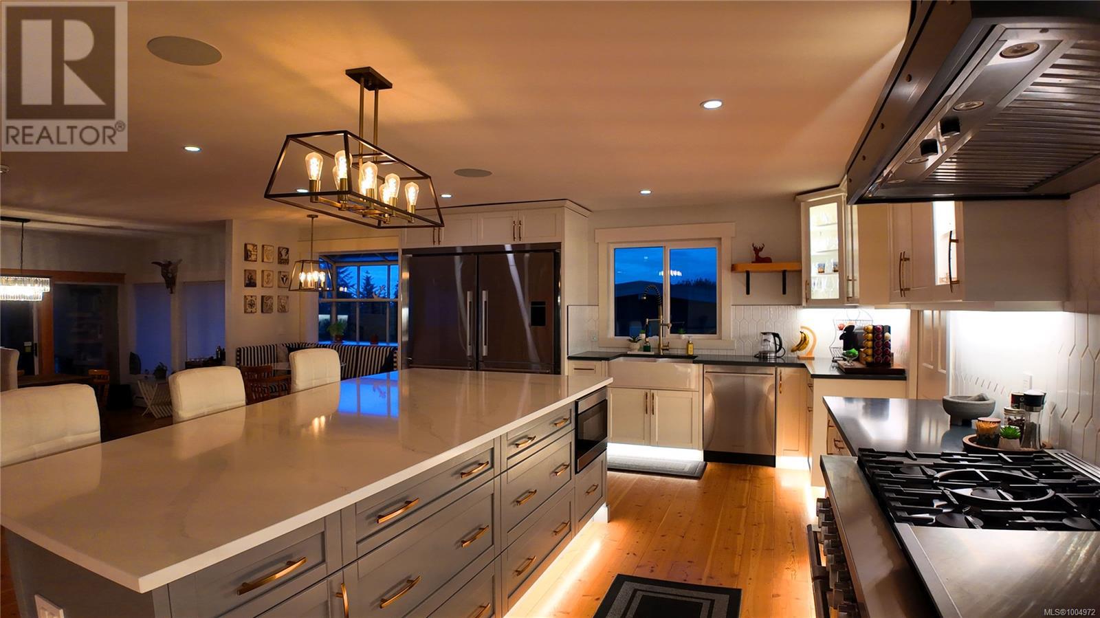 699 Galerno Rd, Campbell River