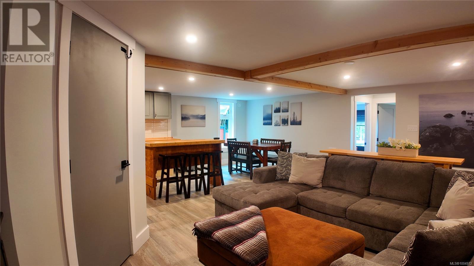 699 Galerno Rd, Campbell River