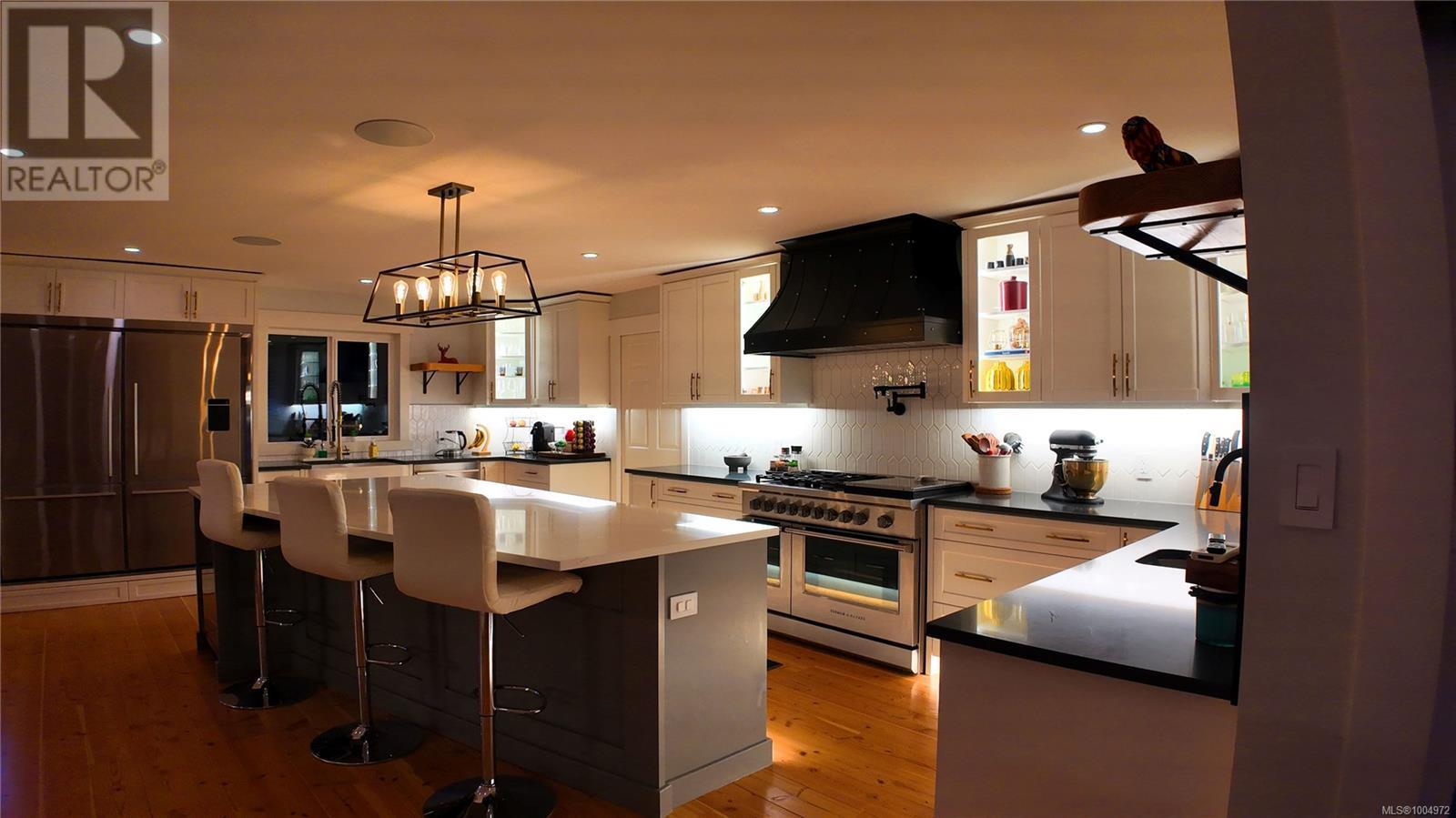 699 Galerno Rd, Campbell River