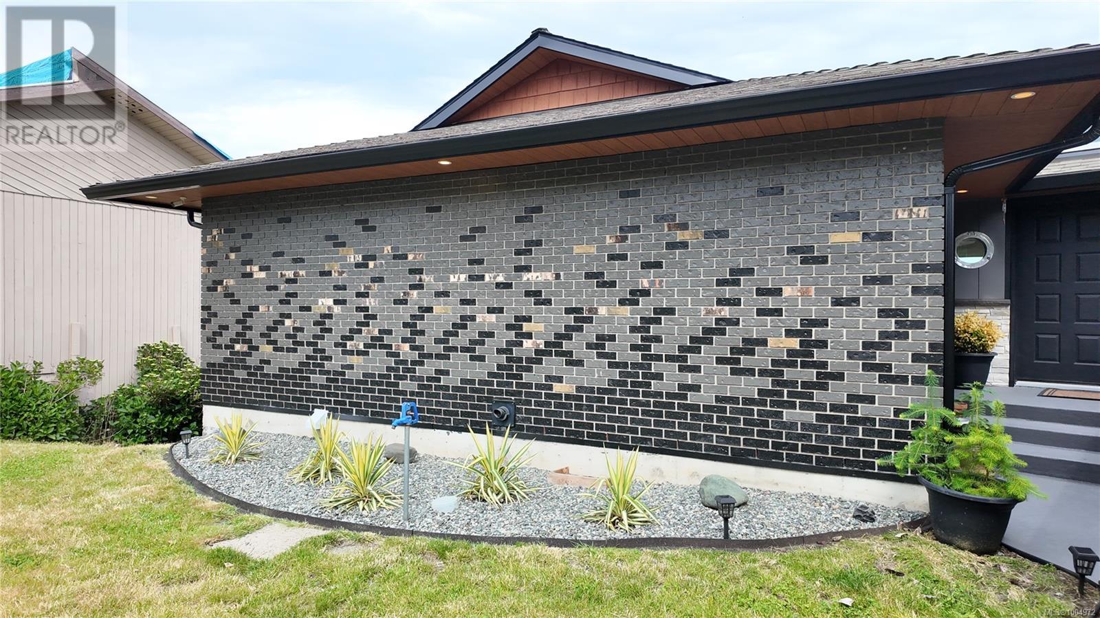 699 Galerno Rd, Campbell River