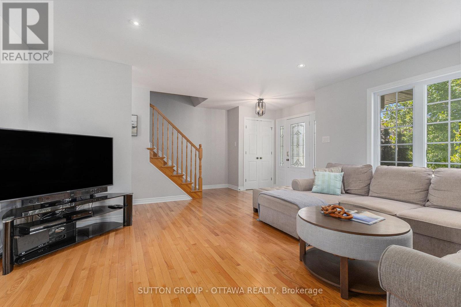 Photo 4 of 56 Honore Crescent, The Nation ON