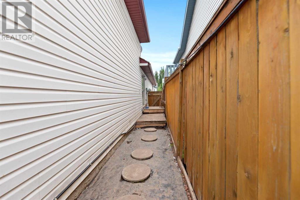 Photo 11 of 132 Mt Apex Green Se, Calgary AB