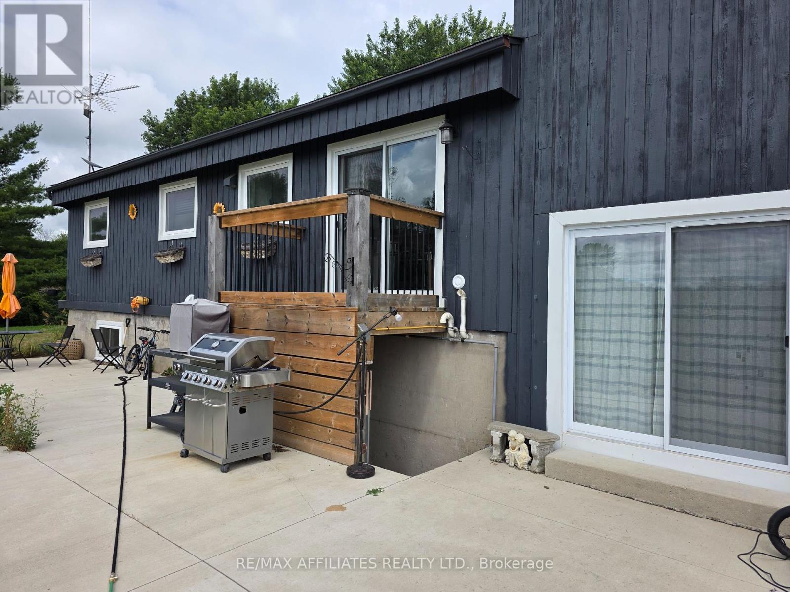 Photo 2 of 712 Daytown Road, Rideau Lakes ON