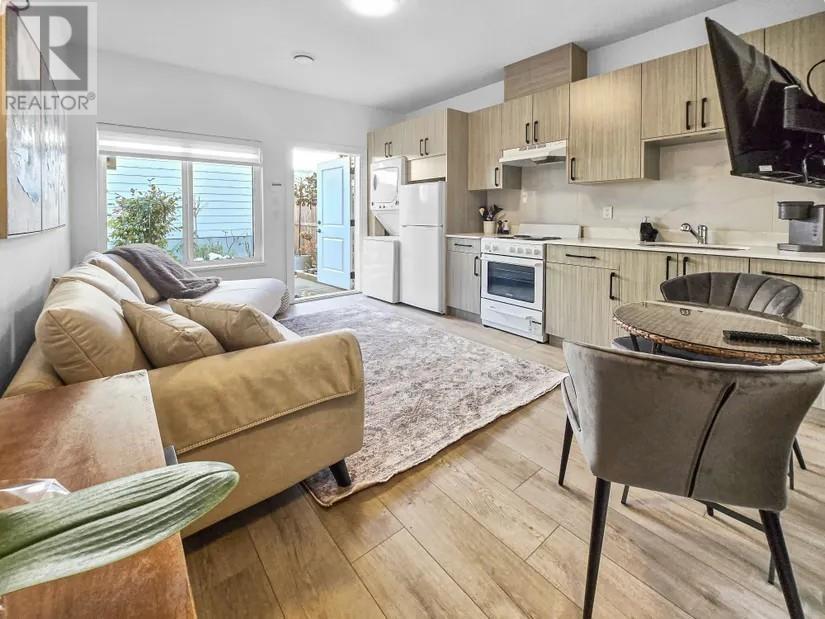Photo 9 of 6511 Kitchener Street, Burnaby BC
