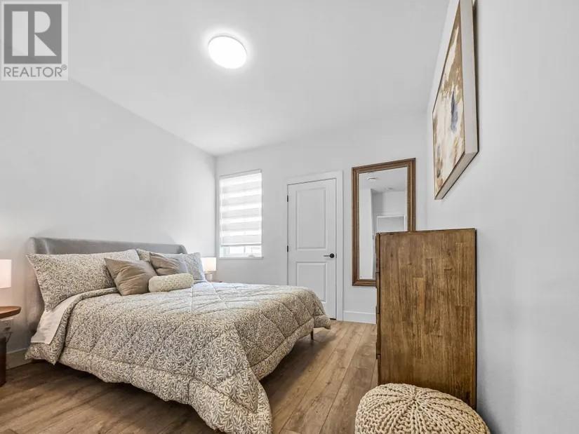 Photo 3 of 6511 Kitchener Street, Burnaby BC