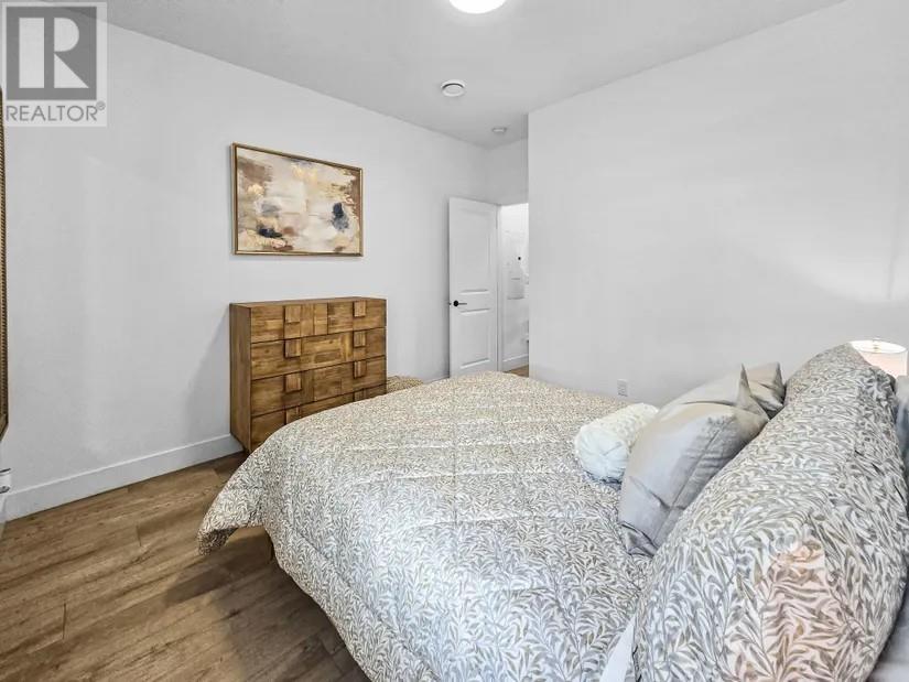 Photo 5 of 6511 Kitchener Street, Burnaby BC