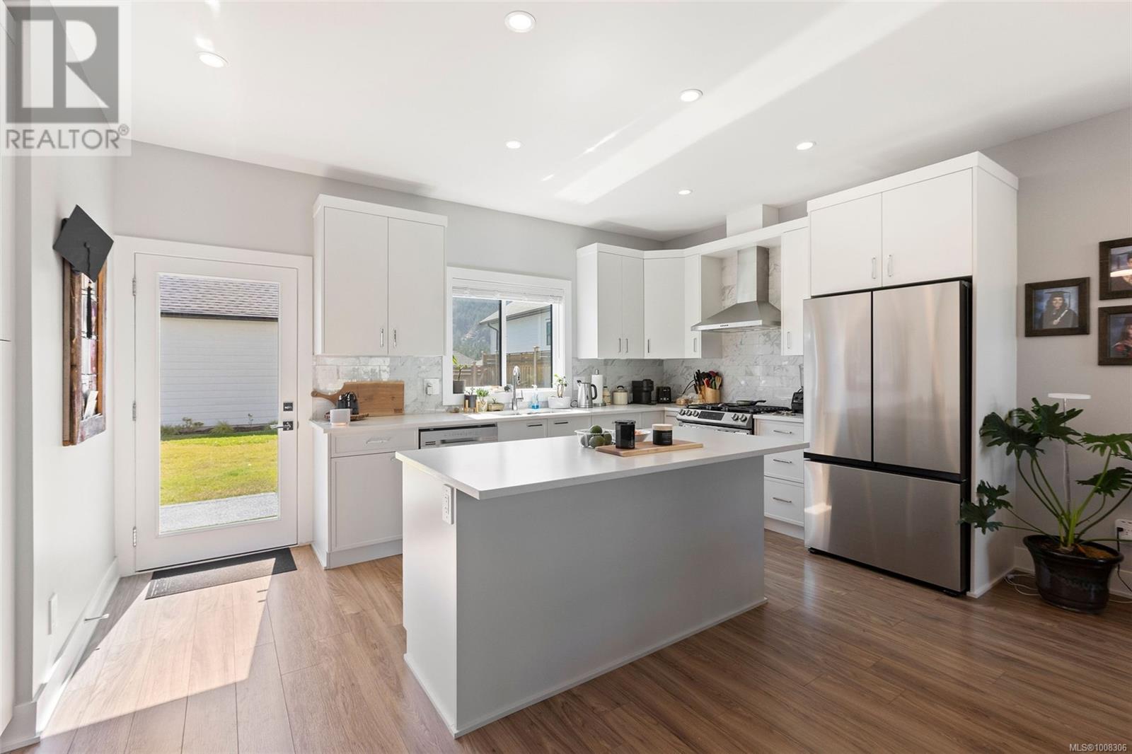 Photo 10 of 2911 Constellation Ave, Langford BC