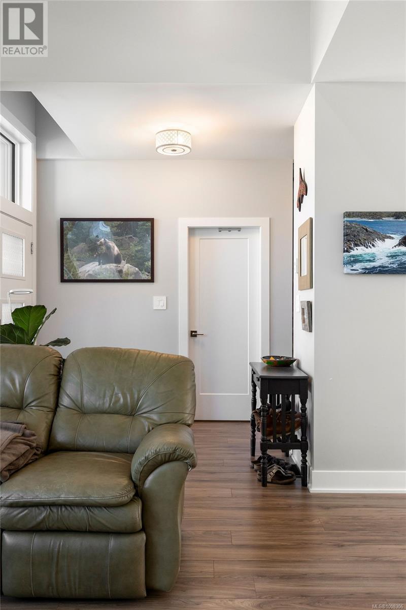 Photo 8 of 2911 Constellation Ave, Langford BC