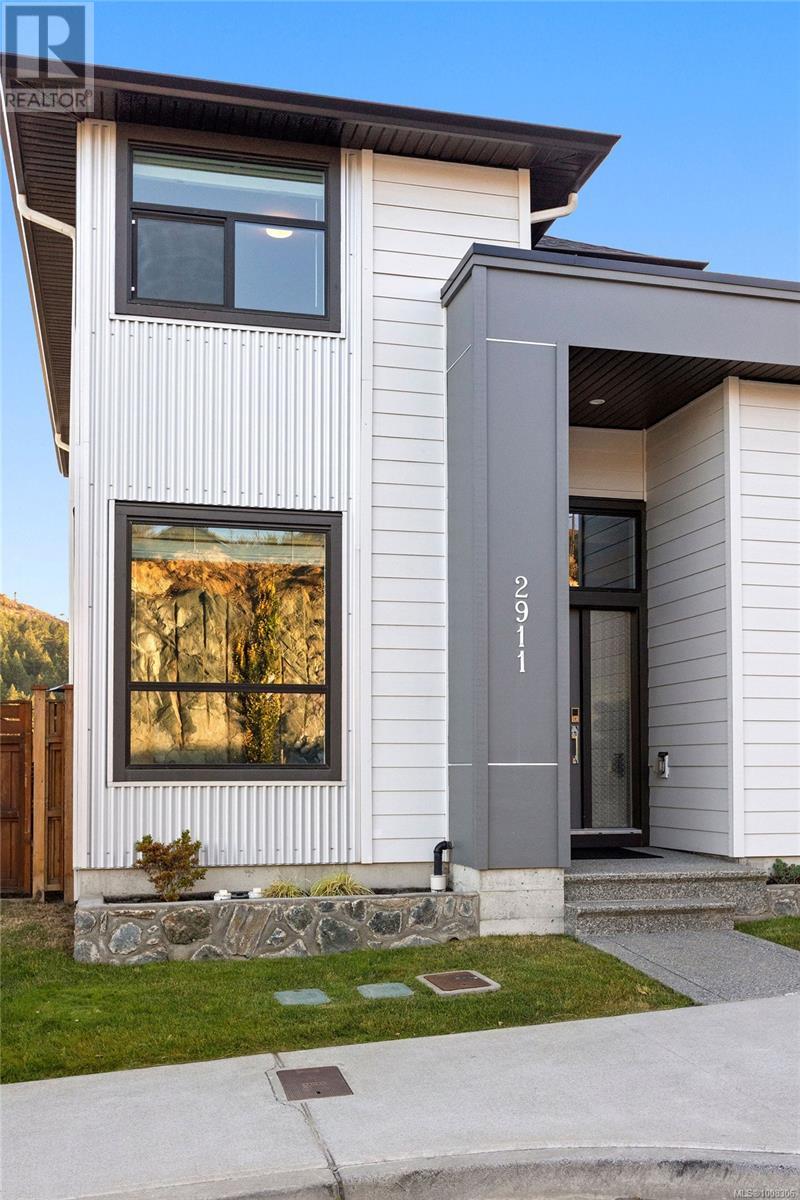 Photo 3 of 2911 Constellation Ave, Langford BC