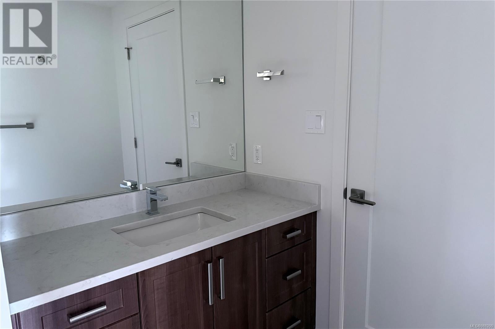 303 119 Haliburton St, Nanaimo
