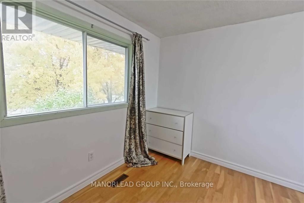 Photo 9 of 73 Buckhurst Crescent, Toronto ON