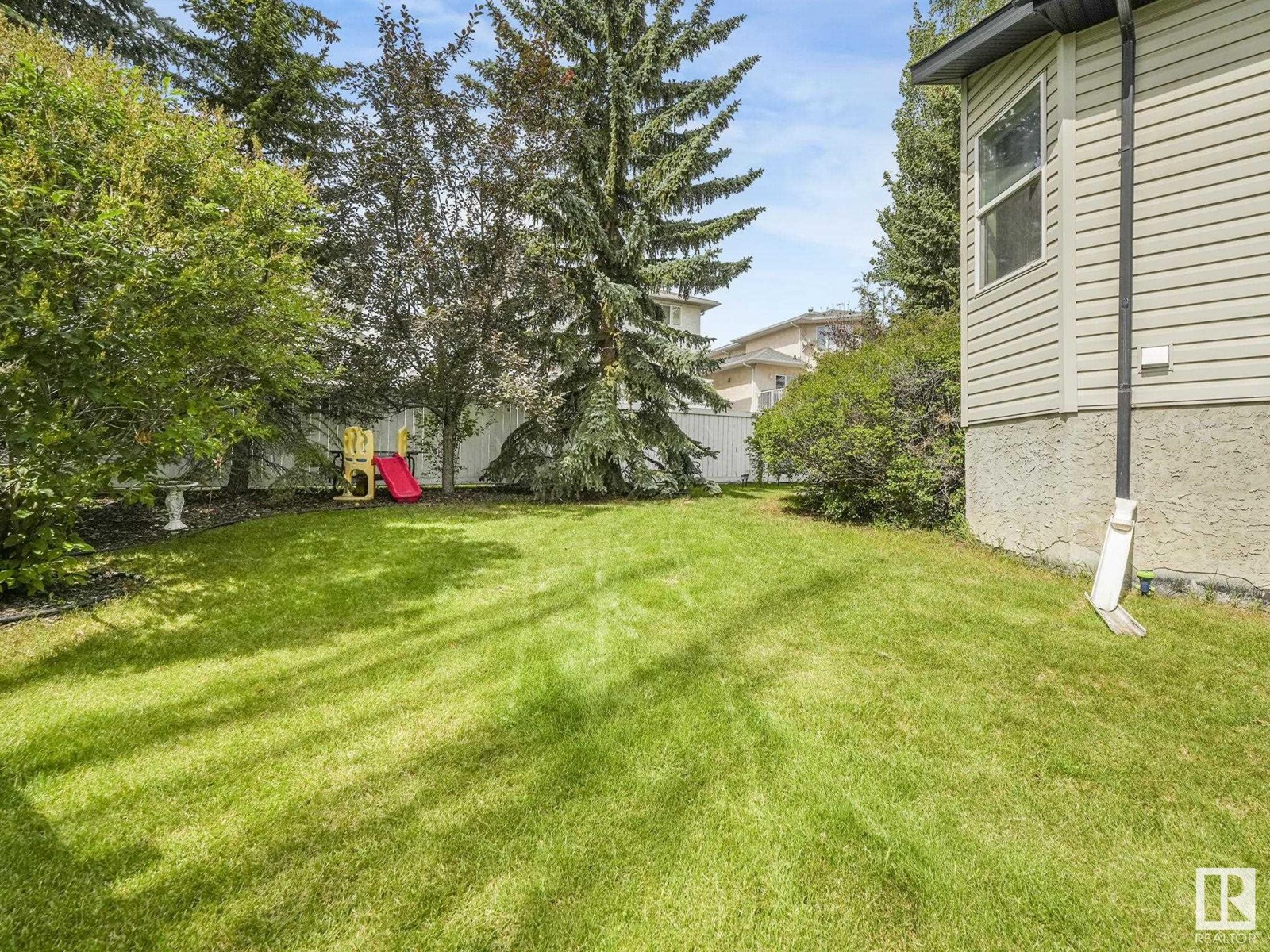 Photo 23 of 1032 Ormsby Cr Nw, Edmonton AB