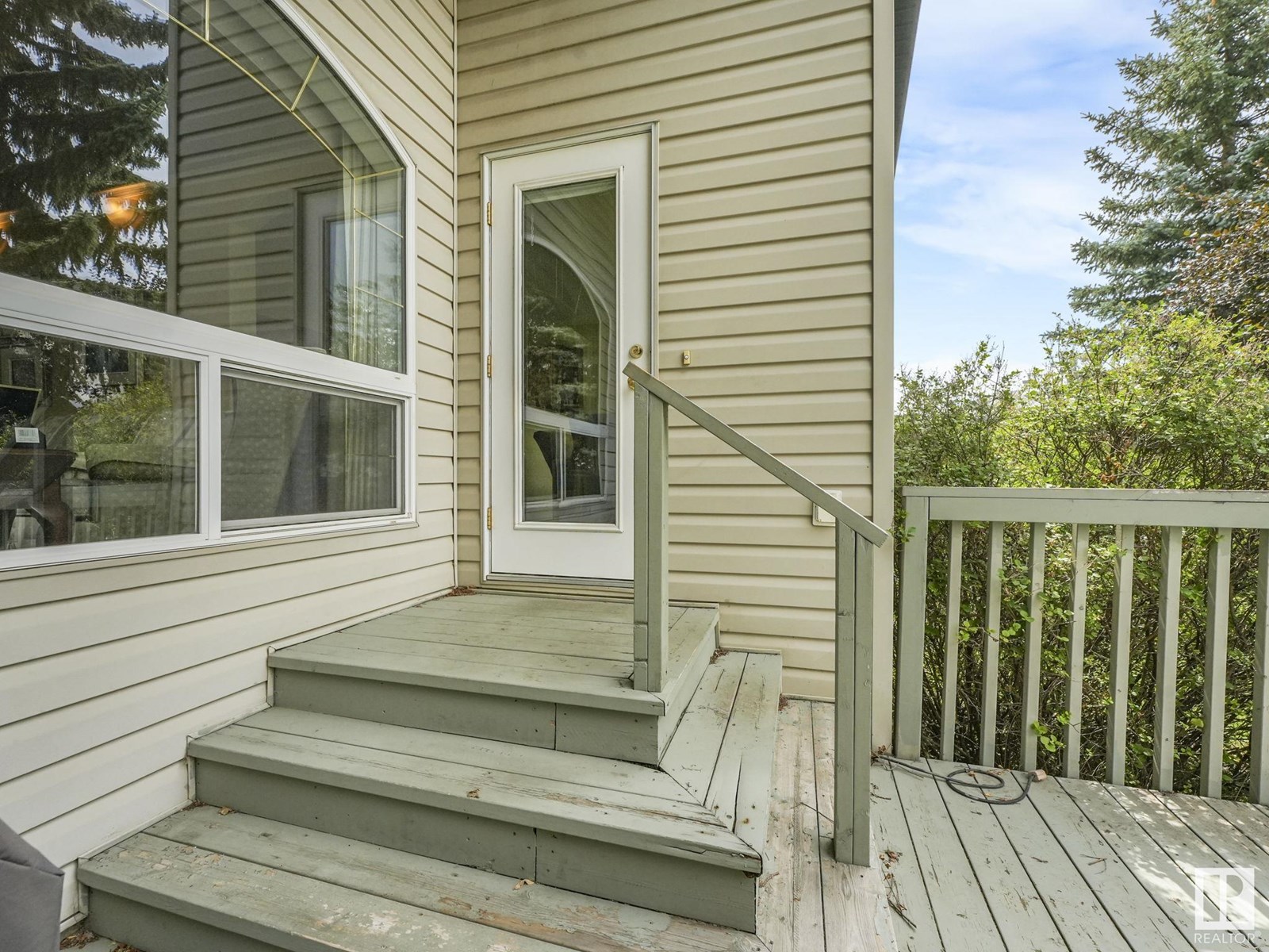Photo 7 of 1032 Ormsby Cr Nw, Edmonton AB