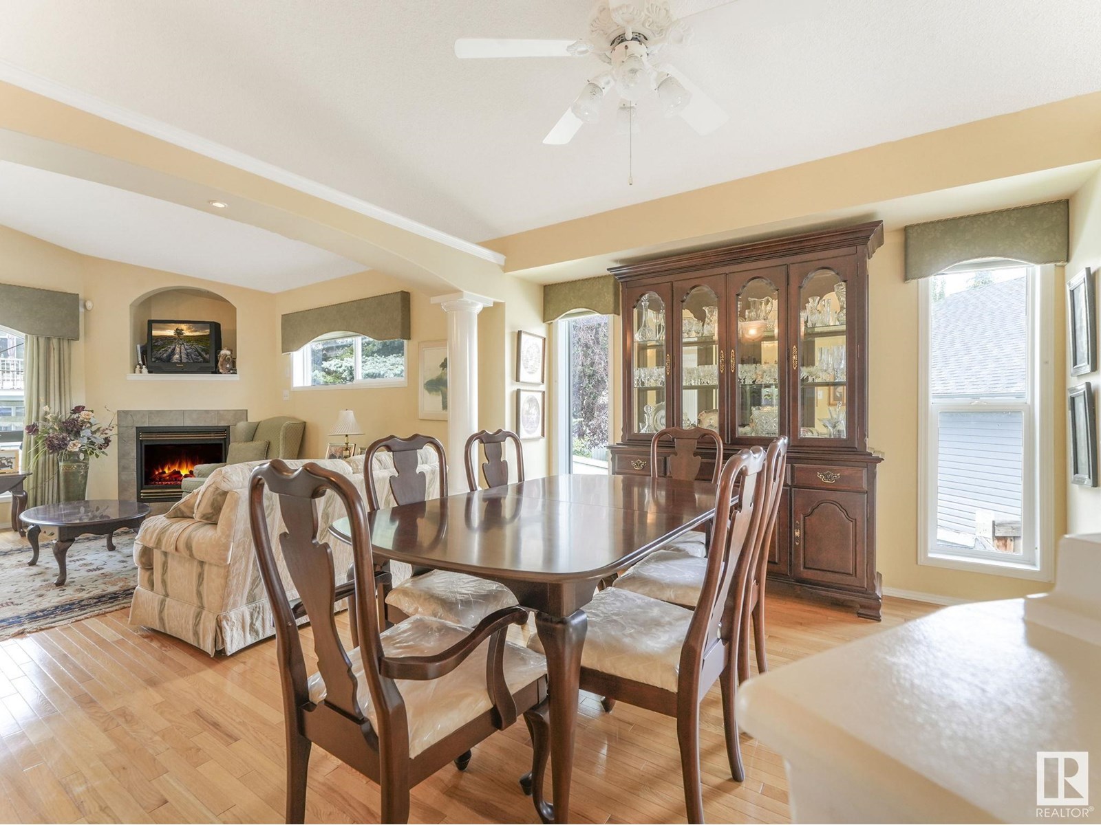 Photo 16 of 1032 Ormsby Cr Nw, Edmonton AB