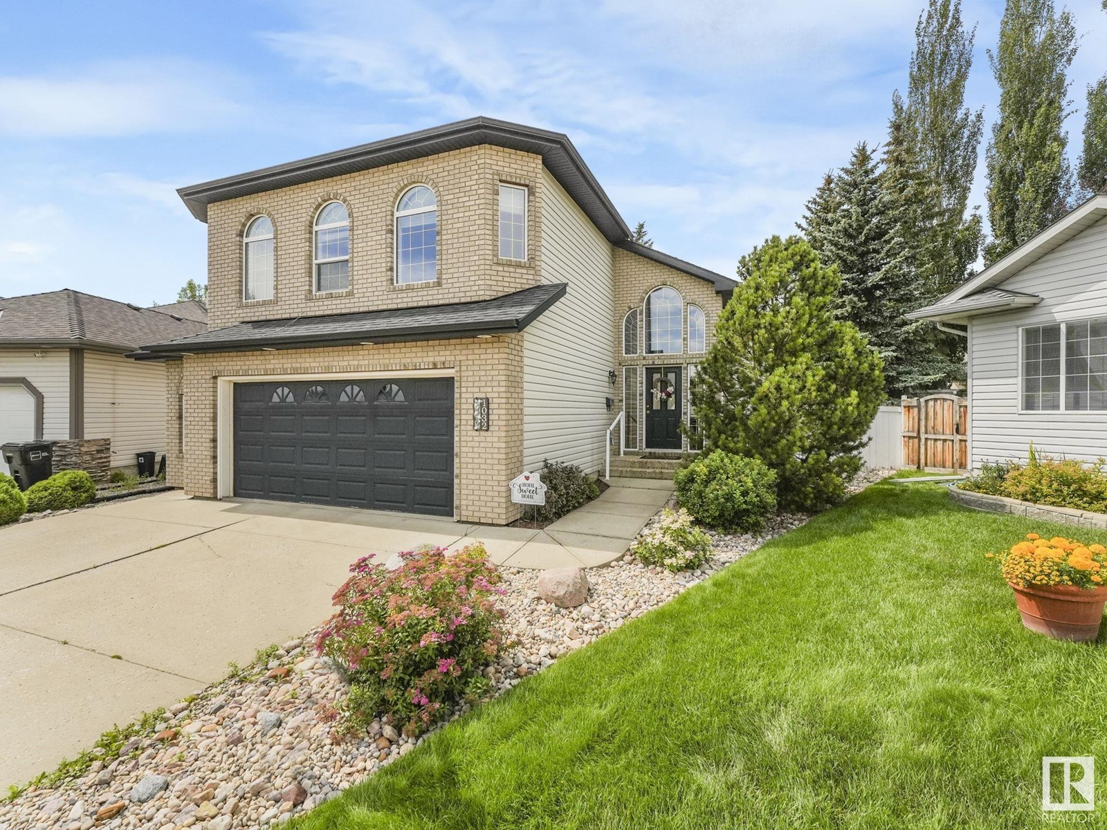 Photo 12 of 1032 Ormsby Cr Nw, Edmonton AB