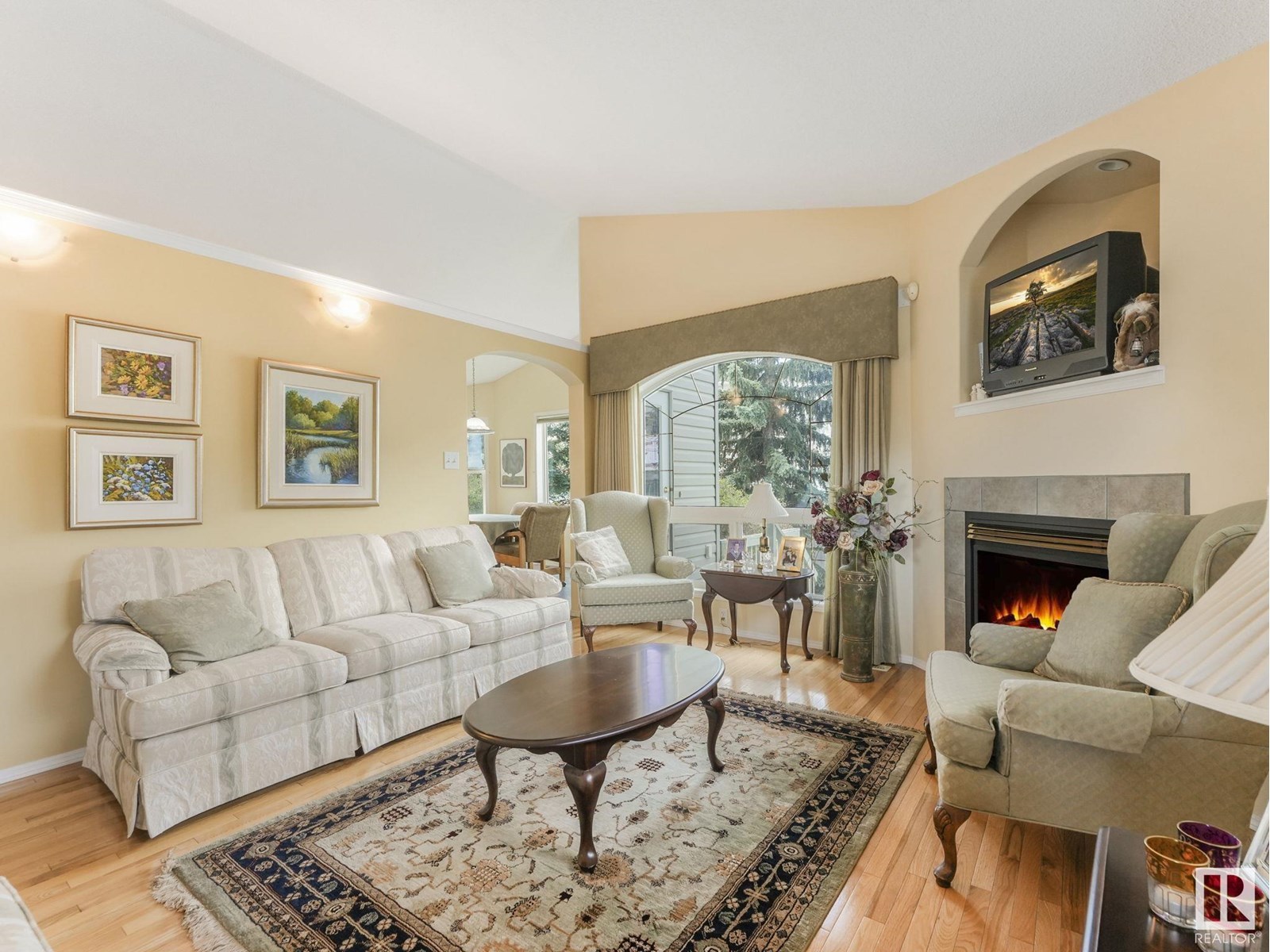 Photo 19 of 1032 Ormsby Cr Nw, Edmonton AB