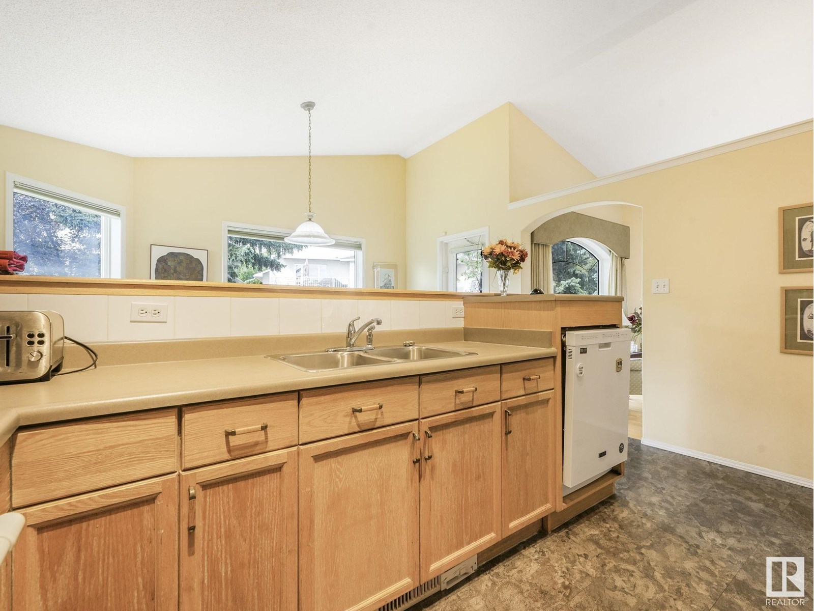 Photo 24 of 1032 Ormsby Cr Nw, Edmonton AB