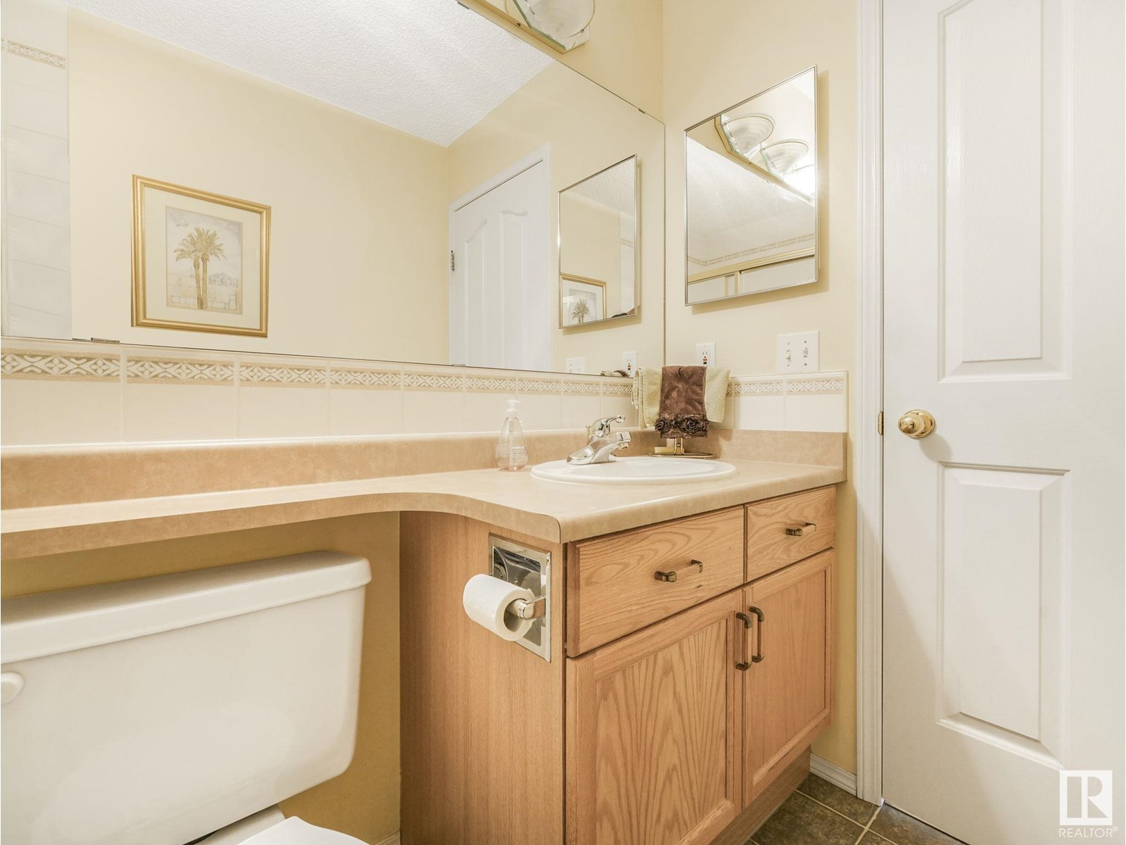 Photo 4 of 1032 Ormsby Cr Nw, Edmonton AB