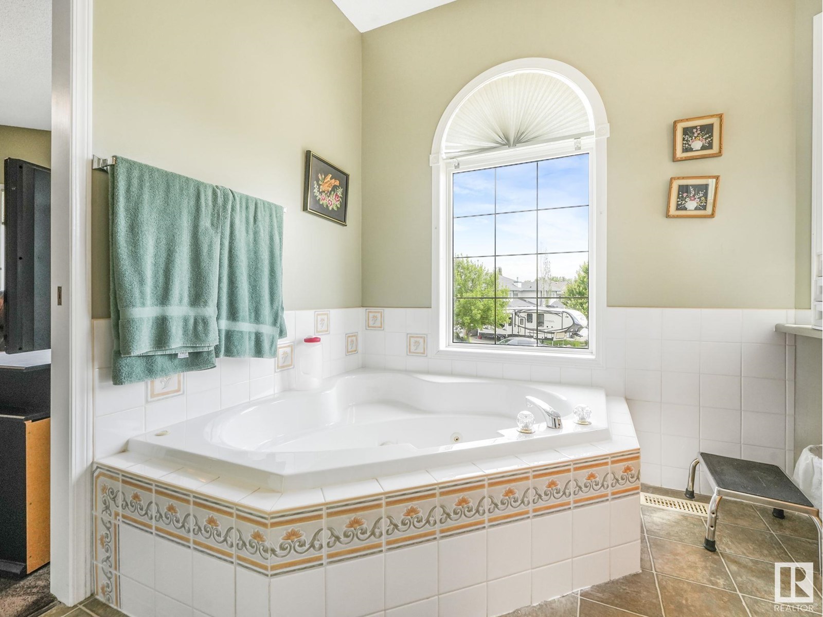 Photo 65 of 1032 Ormsby Cr Nw, Edmonton AB