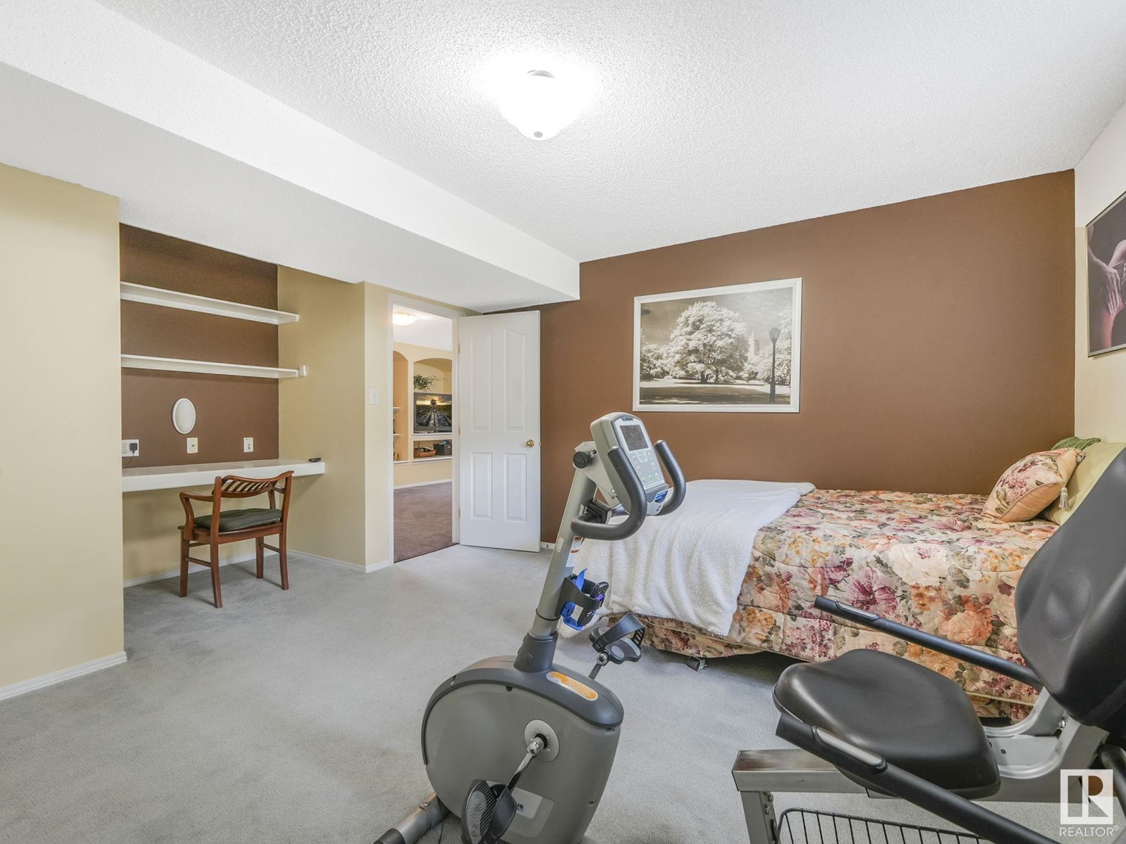 Photo 6 of 1032 Ormsby Cr Nw, Edmonton AB