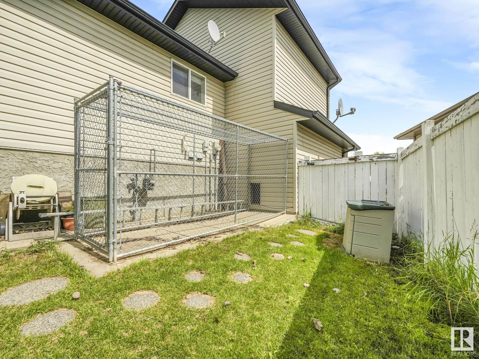 Photo 14 of 1032 Ormsby Cr Nw, Edmonton AB