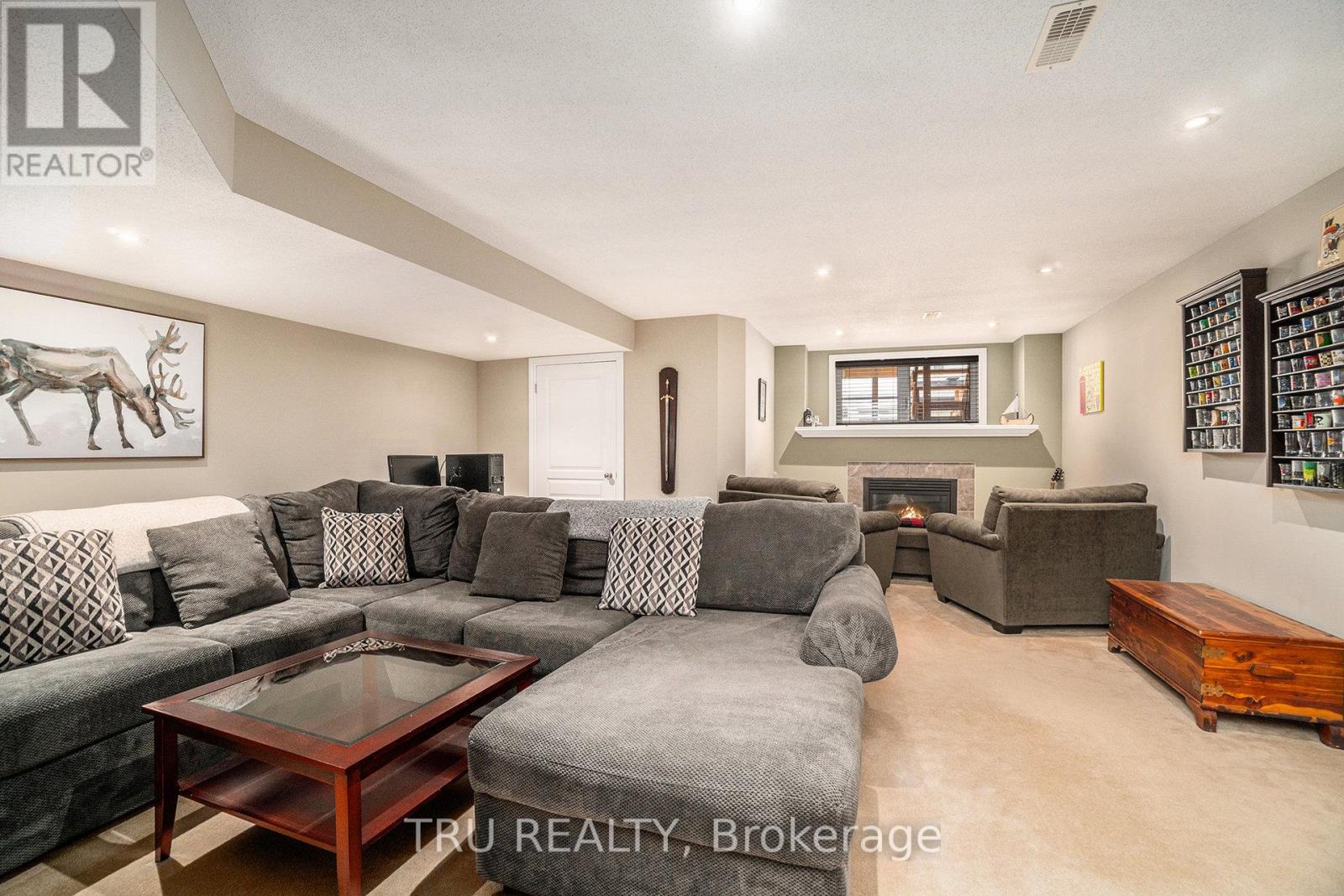 Photo 3 of 1113 Tischart Crescent, Ottawa ON
