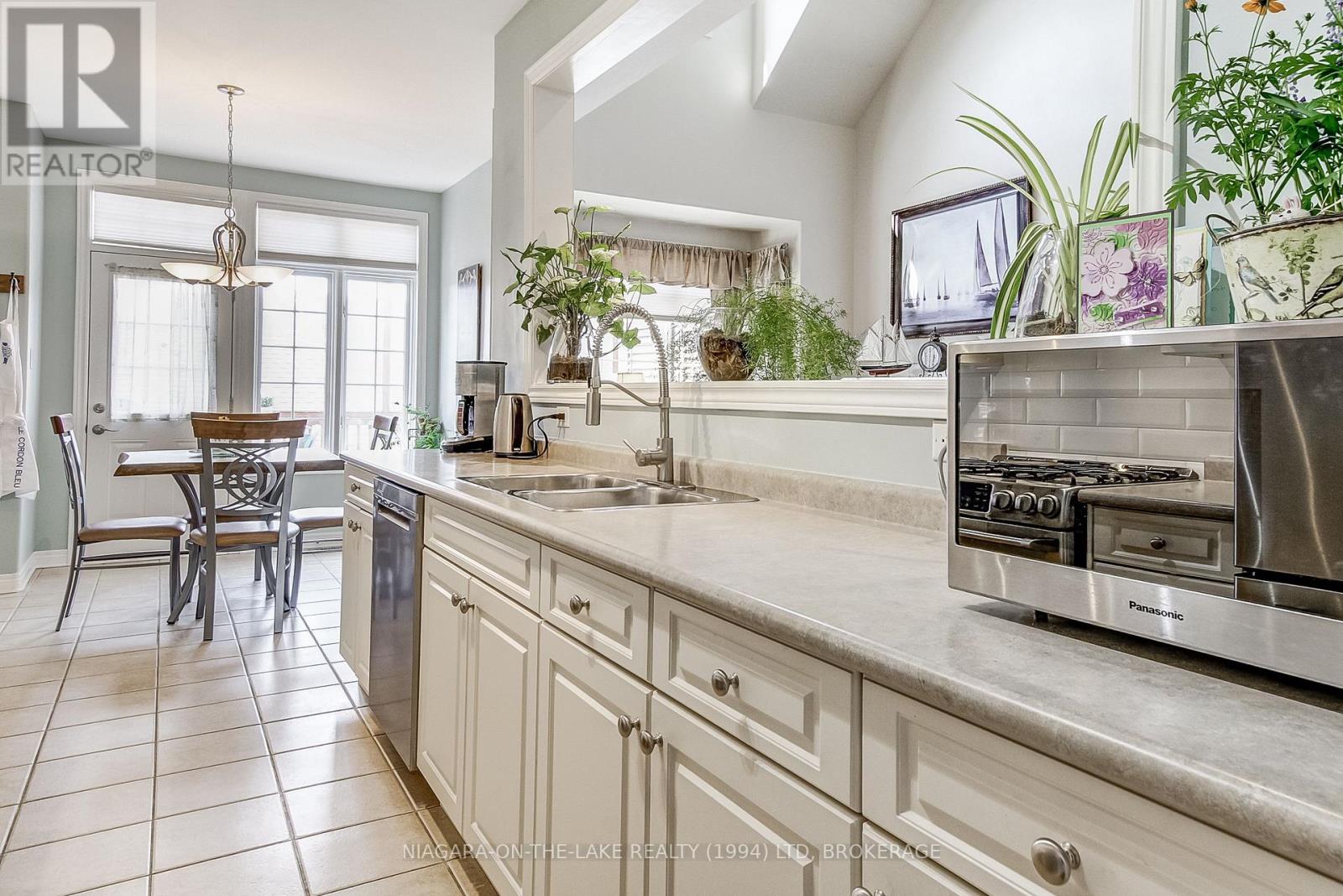 Photo 11 of 6274 Forest Ridge Drive, Niagara Falls ON
