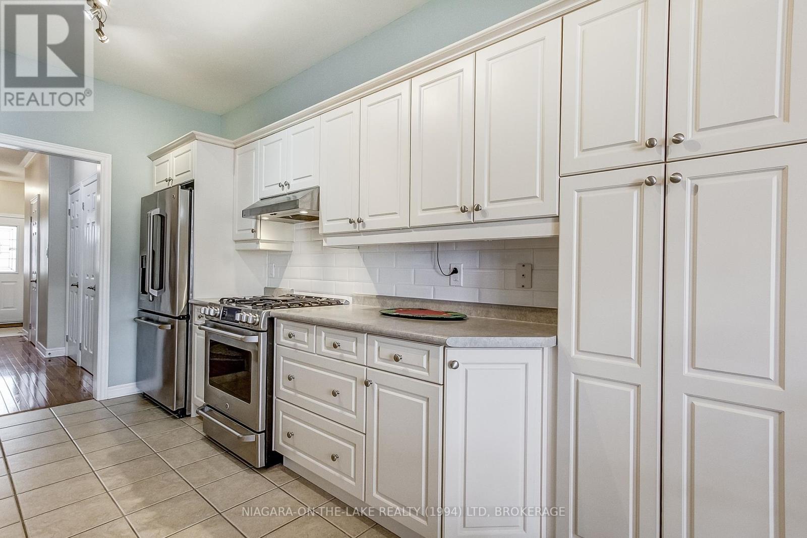 Photo 10 of 6274 Forest Ridge Drive, Niagara Falls ON