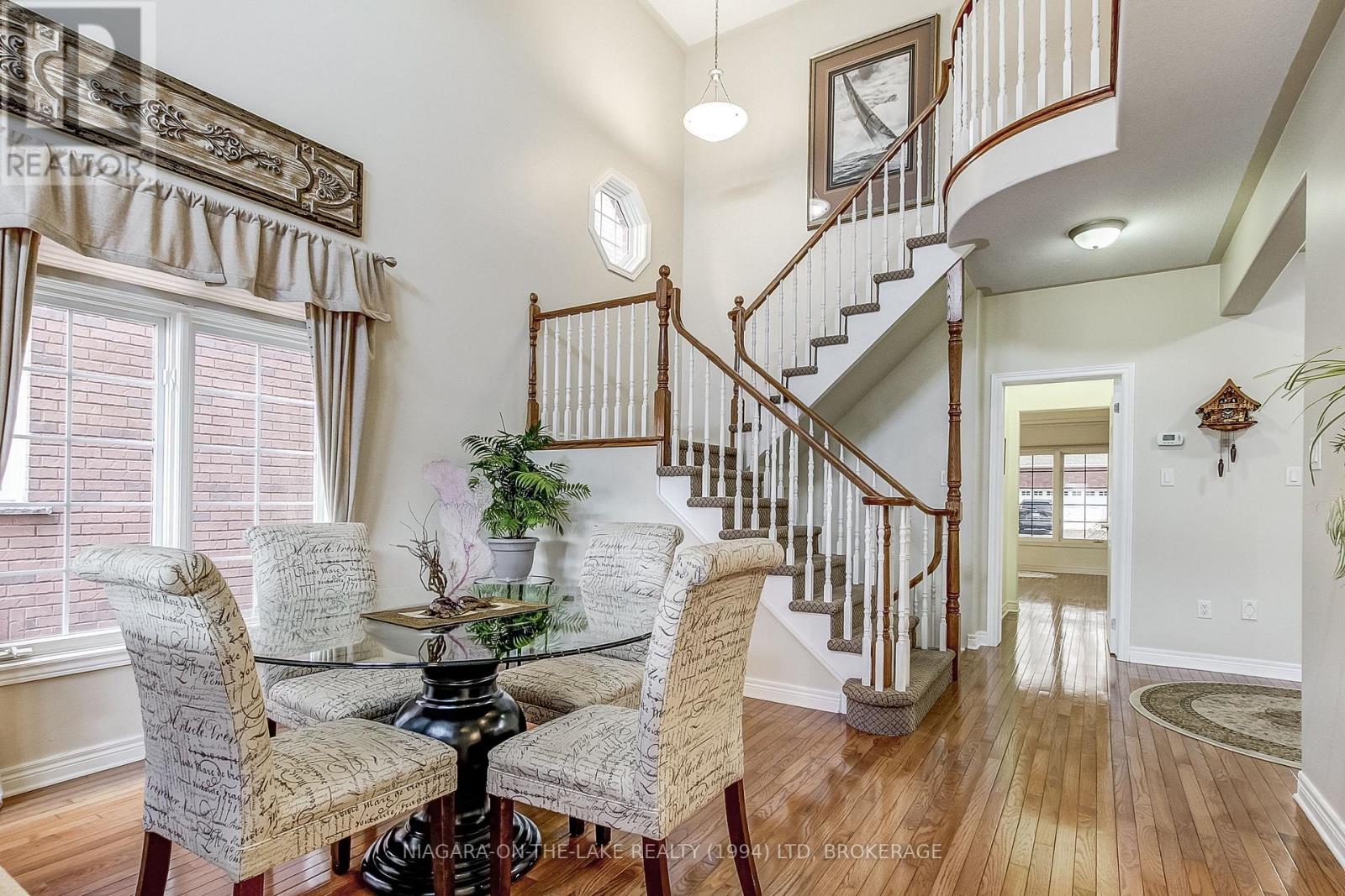 Photo 5 of 6274 Forest Ridge Drive, Niagara Falls ON