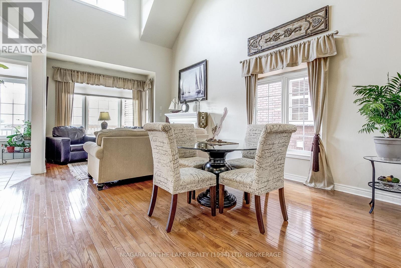 Photo 6 of 6274 Forest Ridge Drive, Niagara Falls ON