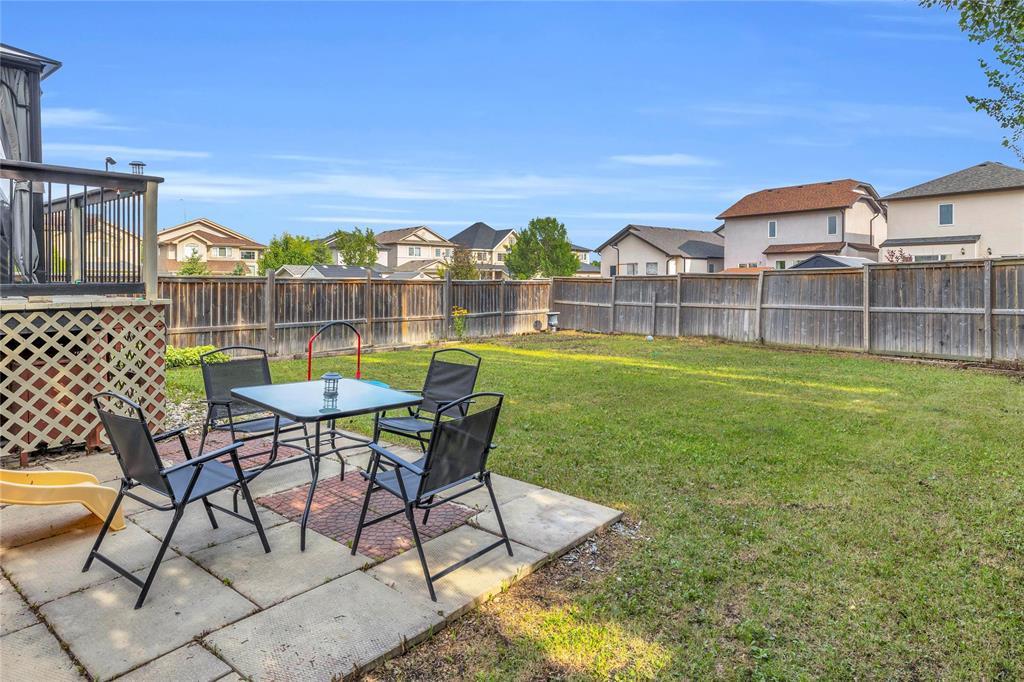 Photo 33 of 78 Helen Mayba Crescent, Winnipeg MB