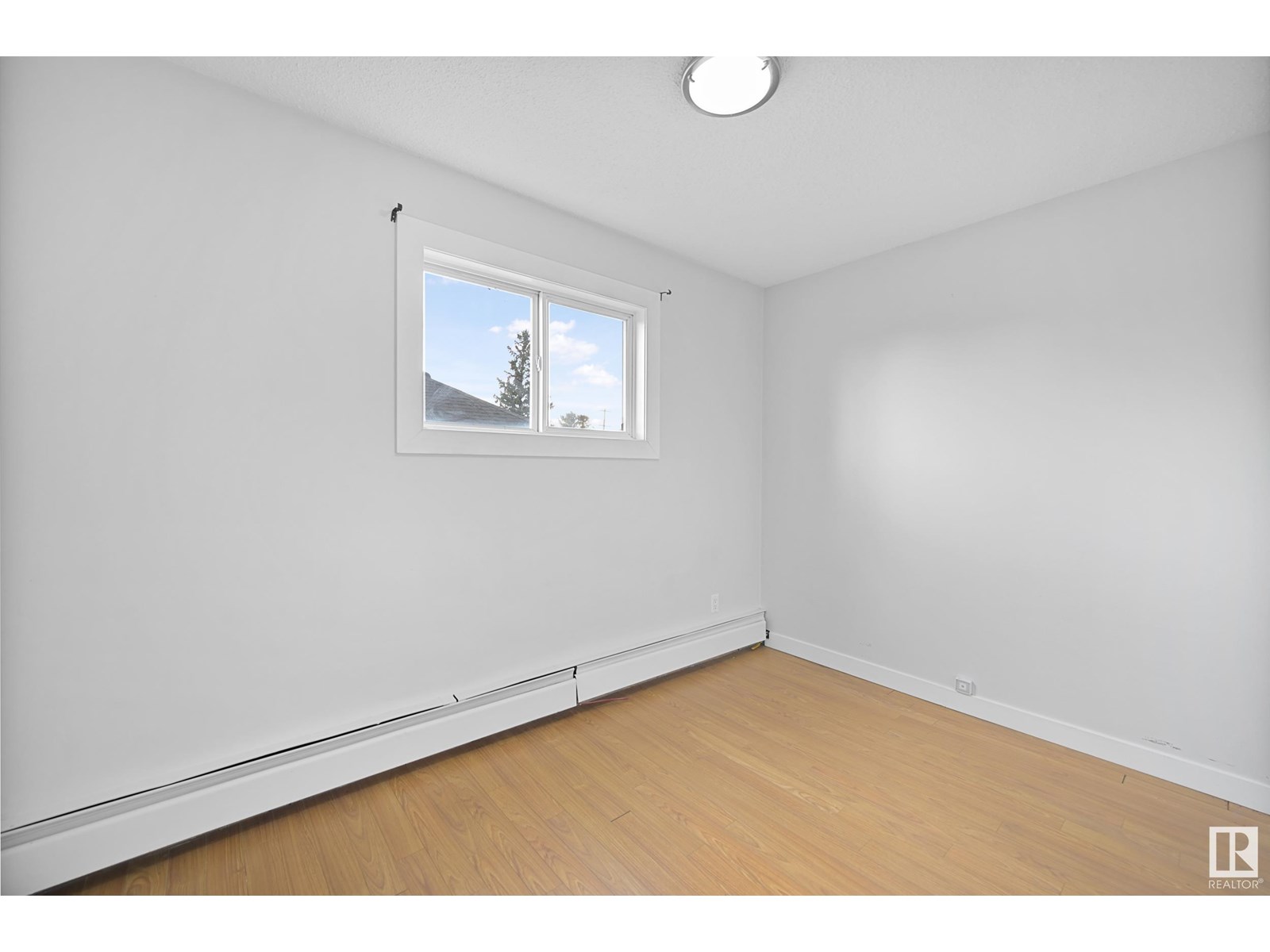 Photo 6 of 205 10917 109 St Nw Nw, Edmonton AB