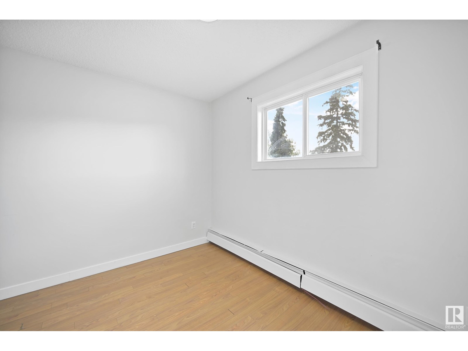 Photo 10 of 205 10917 109 St Nw Nw, Edmonton AB