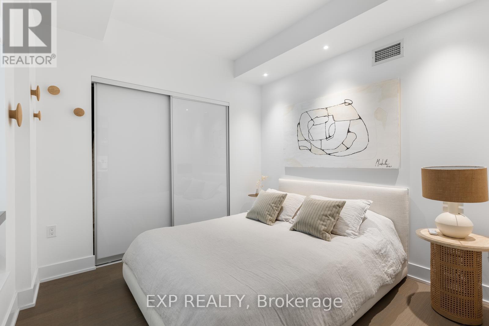 Photo 17 of 408 6 Jackes Avenue, Toronto ON