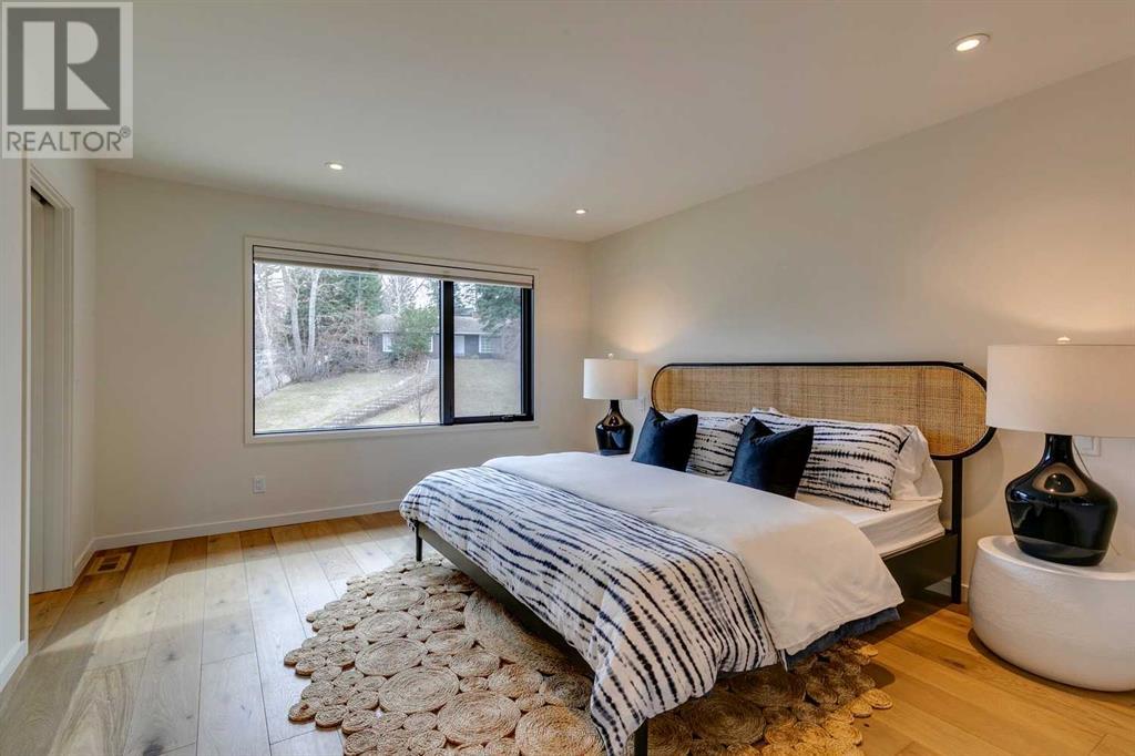 Single Family House 4 Level for Sale in  Elizabeth Road SW Britannia Calgary 