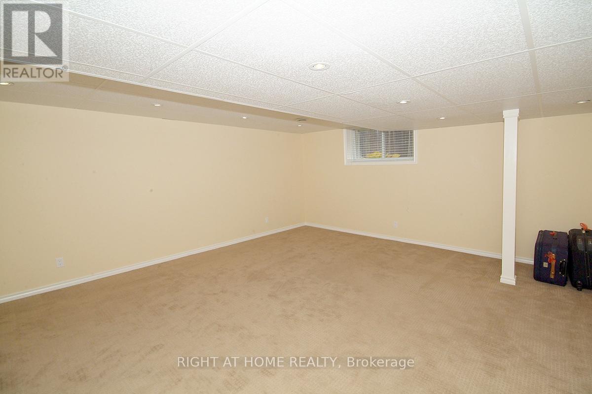 Photo 5 of 37 Barnstone Drive, Ottawa ON
