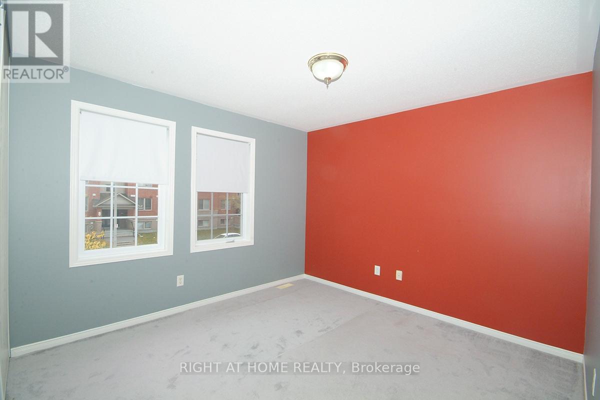Photo 4 of 37 Barnstone Drive, Ottawa ON