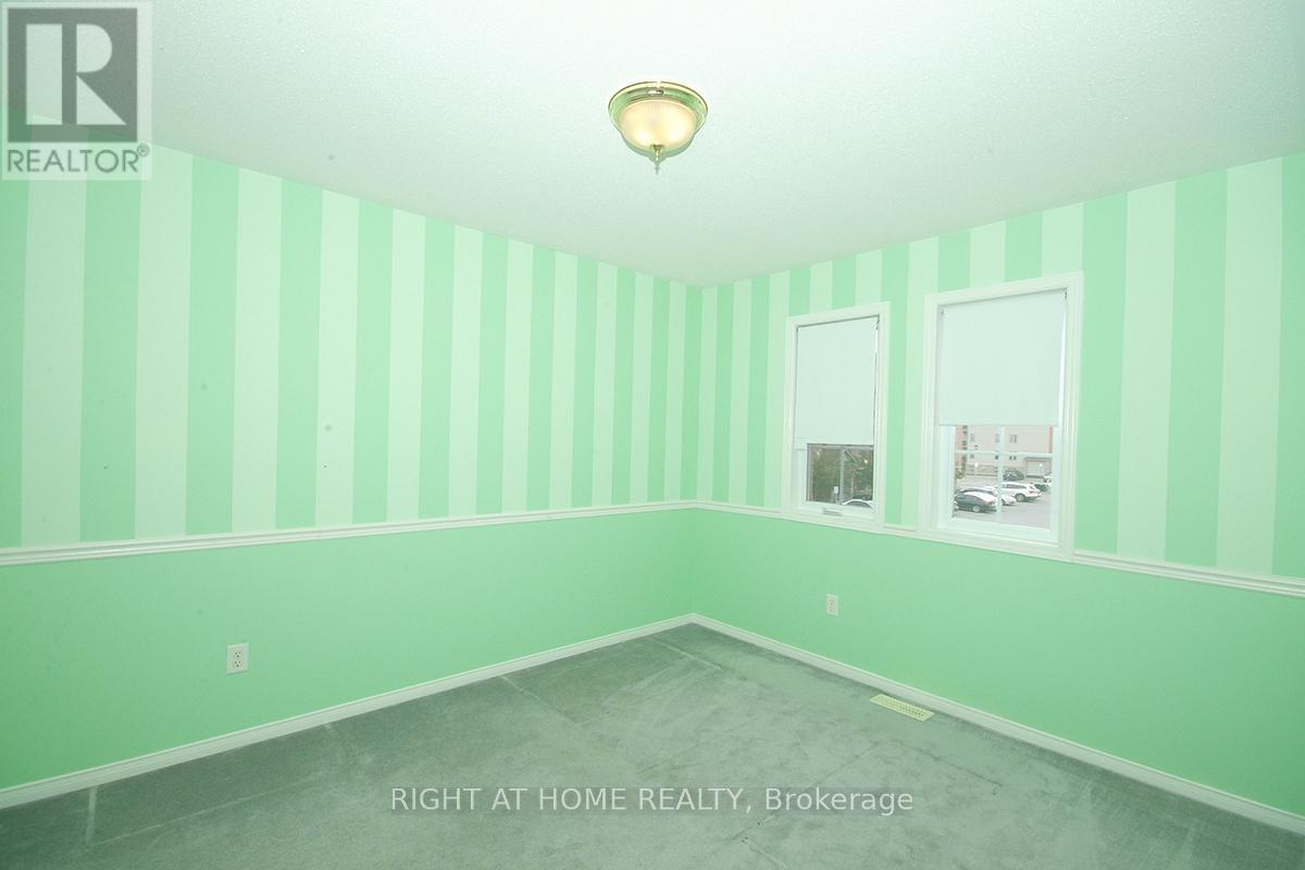 Photo 6 of 37 Barnstone Drive, Ottawa ON