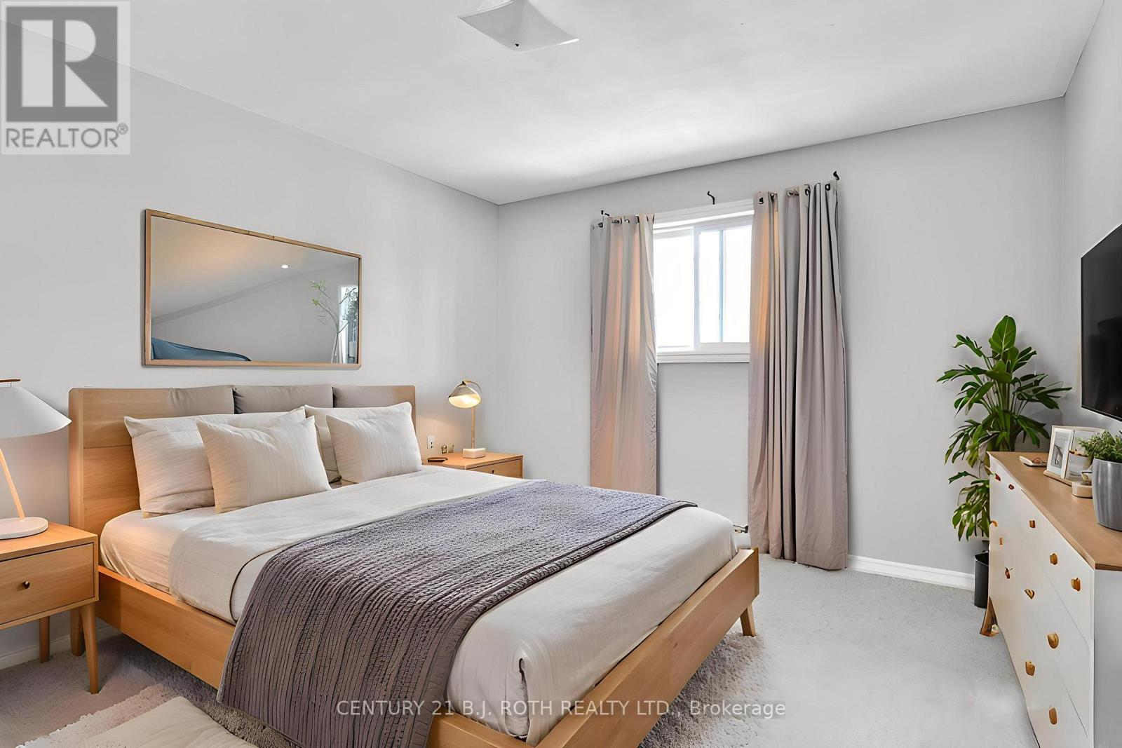 Photo 21 of 19 South Street S, Orillia ON