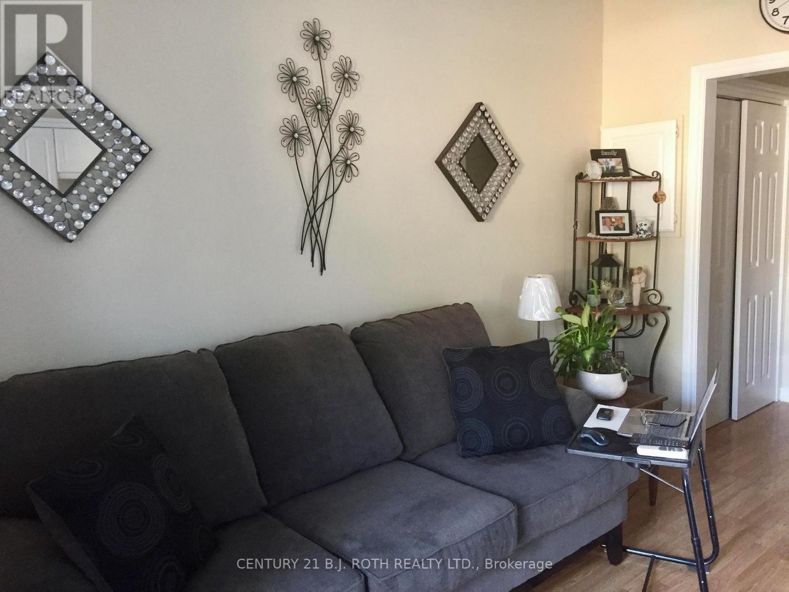 Photo 29 of 19 South Street S, Orillia ON