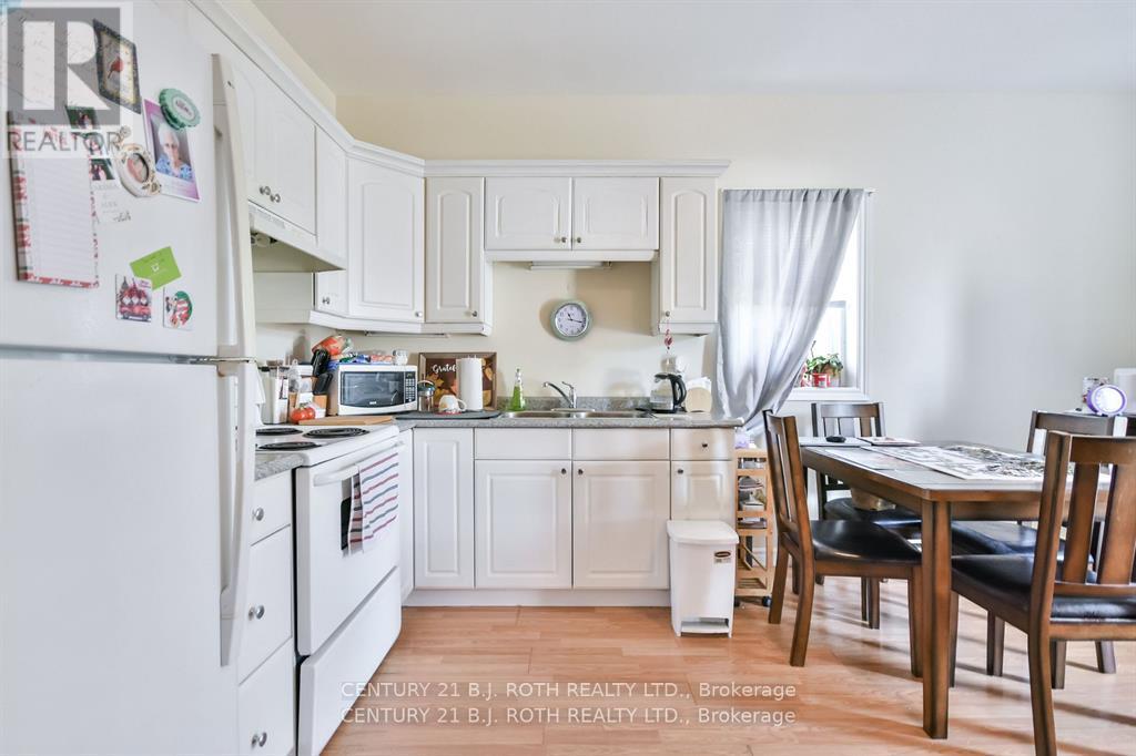 Photo 28 of 19 South Street S, Orillia ON