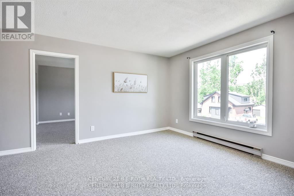 Photo 19 of 19 South Street S, Orillia ON