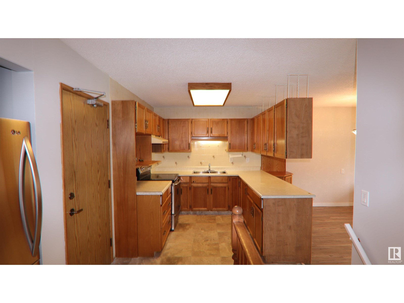 Photo 10 of 10816 11 Av Nw, Edmonton AB