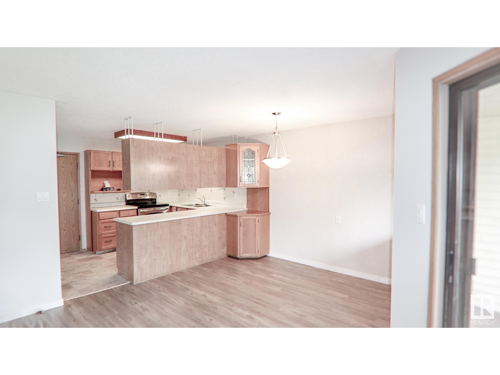 Photo 11 of 10816 11 Av Nw, Edmonton AB