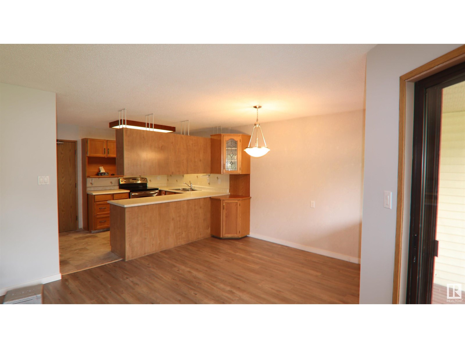 Photo 14 of 10816 11 Av Nw, Edmonton AB