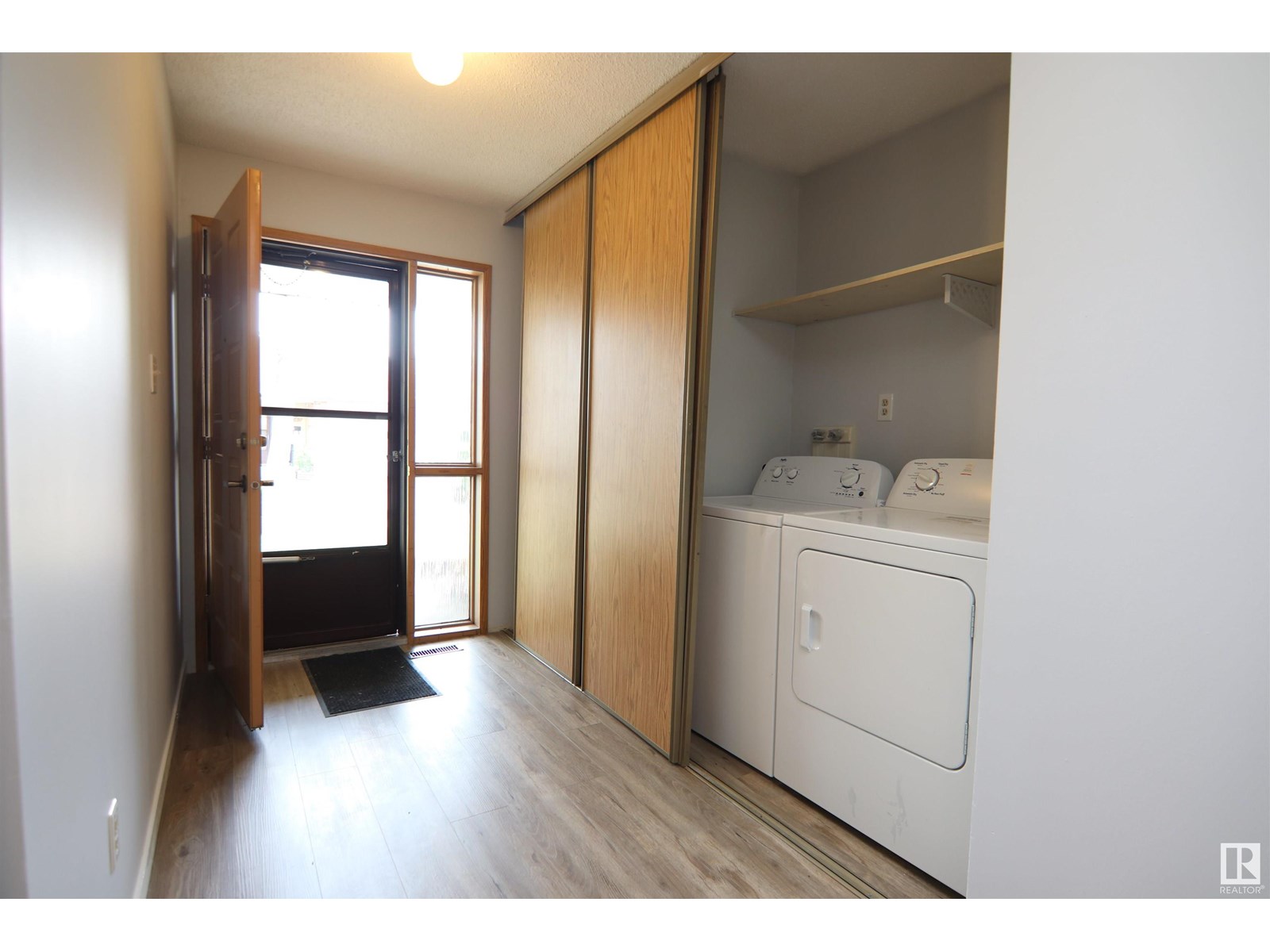 Photo 8 of 10816 11 Av Nw, Edmonton AB