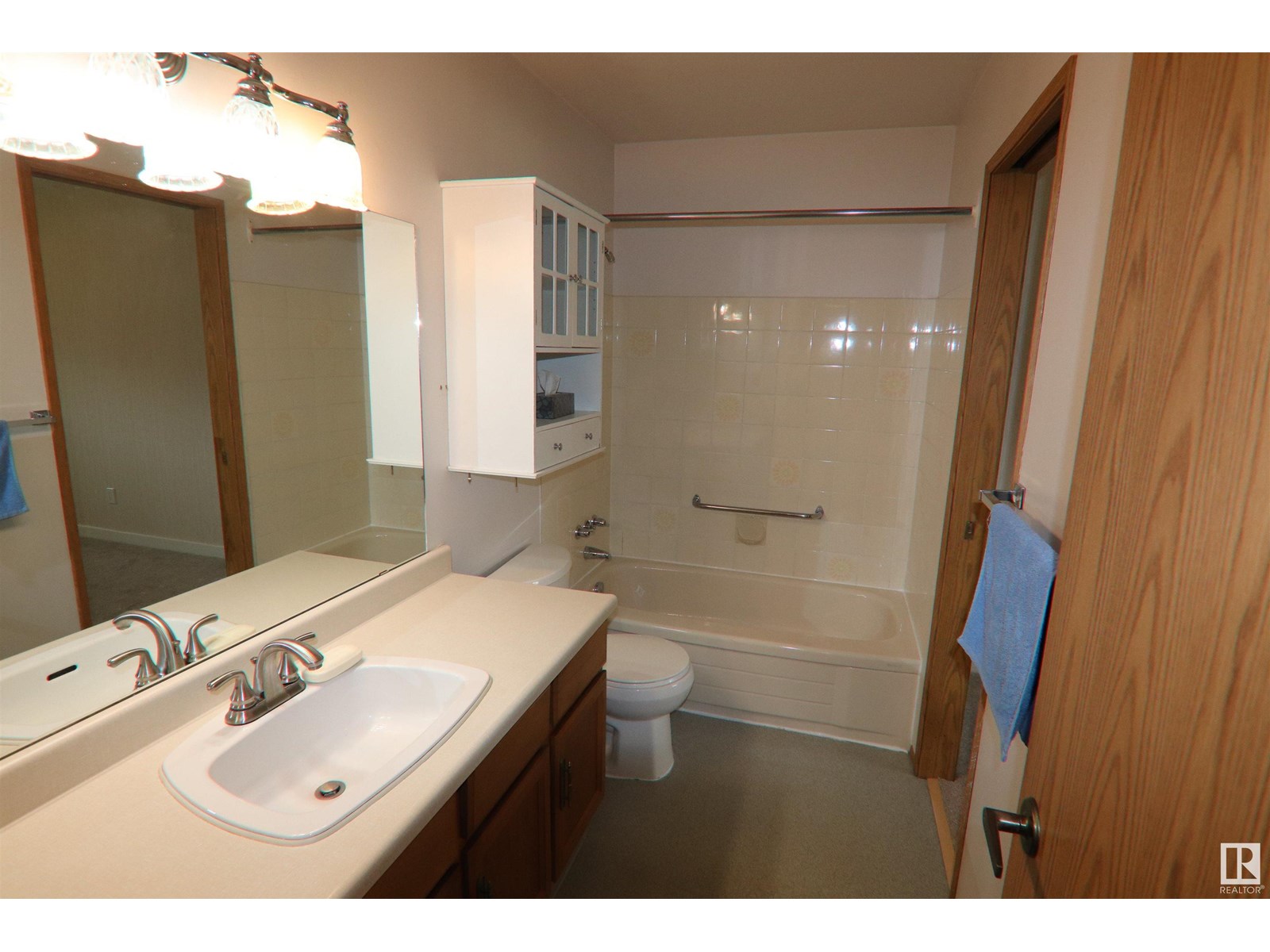 Photo 18 of 10816 11 Av Nw, Edmonton AB