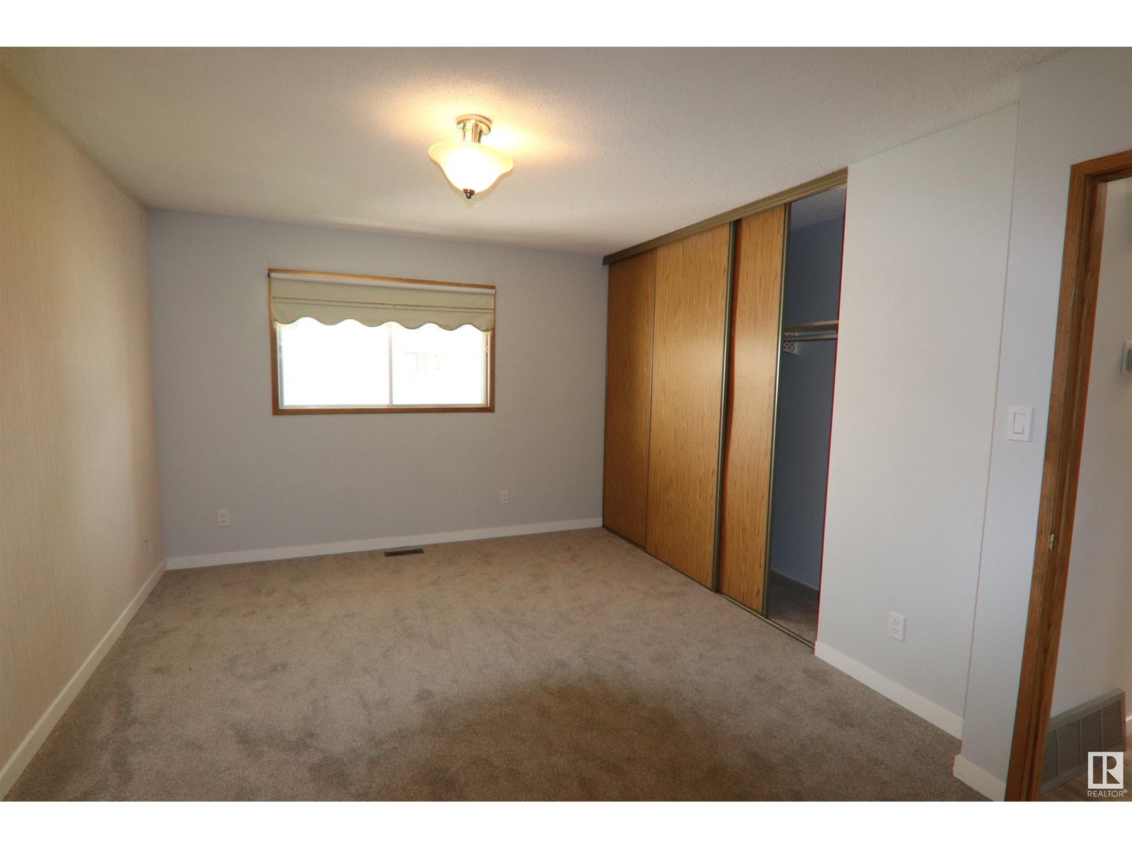 Photo 23 of 10816 11 Av Nw, Edmonton AB